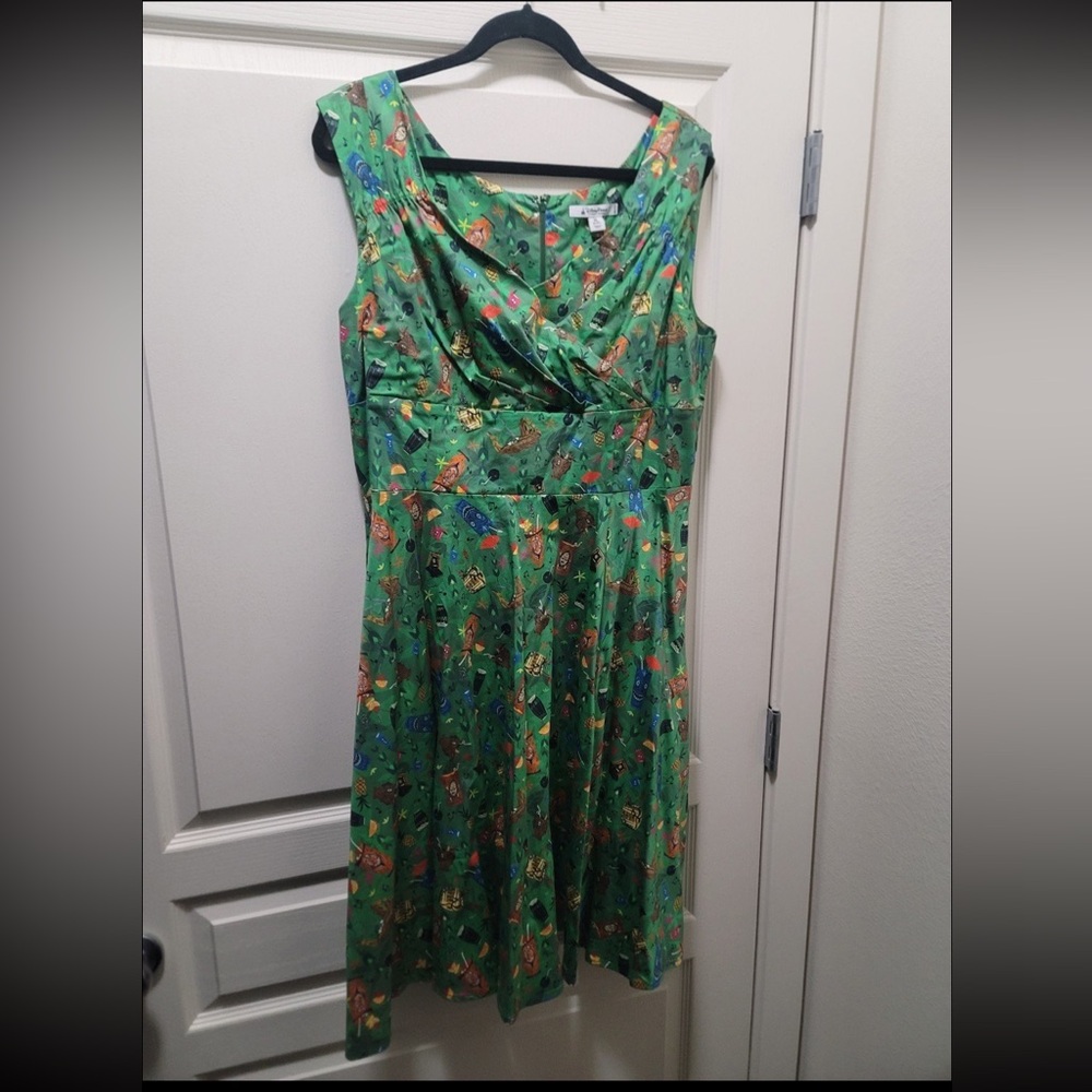 Disney Dress Trader Sams Tiki Mug Print- NWT!!